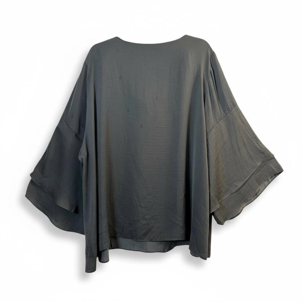 Lane Bryant Flowy V-Neck Blouse – 26/28 – Gray – Wide Sleeves - Picture 2 of 4